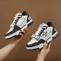 Высококачественные Spring Men Shoes Luxury Designer Sneaker Satching White Matte Cowhide с тем же цветом подошвы 38-45 MKJK00002 VCBNMKLYFGTDXX