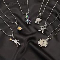 Anhänger Halsketten hypoallergene Edelstahl Stilvolle Astronaut -Roboter Halskette Kreative Raumleute mit Kette für Jungen Geschenkpendant