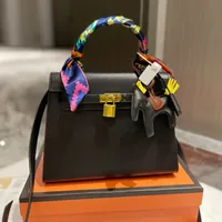 Designer Fuchsia Bolsas de cadeado de cadeado de ombro de couro reais vêm com acessórios bolsas de cavalo khaki mulheres luxuos