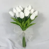 Anti-true flower forest Eucalyptus bride holding flowers white tulips happiness grass mix and match bouquet wedding flowers