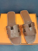 Neue Designer -Slipper l￤ssig Leder Ladies Oram Sandals Beach Schuhe Jelly Schuhe mit Originalbox121