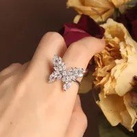 Pierścienie klastrowe projekt mody biżuteria wykwintna luksusowa miedziana inkrustowana cyrkon elastyczne motyle otwierający regulowany żeński palcem wskazujący ringclu