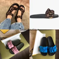 2022 أزياء جديدة للسيدات نساء باريس نساء Luxurys المصممين الشهيرة Slippers Fashion Summer Girls Slide Beach Womens Sandal Slides Flip Flops Shoes 35-42