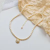 Anhänger Halskette Minar Temperament Barock Süßwasserperlen Halskette Halskette für Frauen Gold Farbstar Runde Coin Party Schmuckhöfe