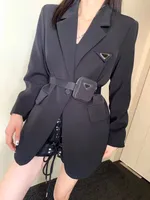 Designer-Dreieck-Label-Frauen-Blazer-Mode mit Taille-Tasche-Gürtelanzug-Top