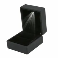 LED ILUMINADO Caja de regalo Anillo de arete Boda Joyería negra Luces de embalaje de la joya