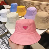 Designer P Bucket Hats Triangle Badge Candy Color Par Fisherman Sun Caps Mens Women Unisex Outdoor Casual Hat 8 Färger