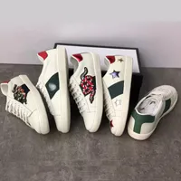 Sapatos de marca de designer 100% Ace Leather Sneaker Flower Bordado Python Tiger Cock Homens Mulheres Treinadores Classic Love Sneakers SZ 5-11 No9