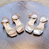 2022 Летовая новая модная бриллиантовая лук Сандалии Сандалии девочек на высоких каблуках детская мягкая обувь детская сладкая пляжная обувь G220512