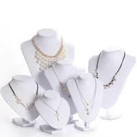 Model Bust Show Expositor 6 Opciones PU Joyería de cuero blanco Collares Mujeres Pendantes Mannequin Jewelry Stand Organizador 220727
