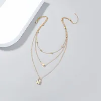 Collane a ciondolo retrò di moda multi-strato Lock Women Necklace Trend Inse Luxury Girl Party Golden Jewelry Accessori a livello