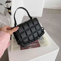 حقيبة أنثى 2022 مصممين نمط انطباع أجنبي عالية الجودة Lingge Small Square Square Simple and Propediile Chain Handbag 2296