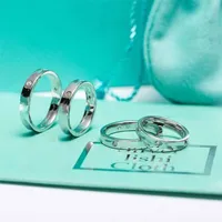 Os designers de luxuris tocam com letras claras de trabalho fino, caixa de jóias de noivado de personalidade total de joalheria de casamentos de casamento prata anéis de casais para mulheres