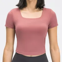 フィギュアのハイライト半ばの女性のトップスビルトインブラジャー半袖ブラシをかけた夏のトップススクエアネックコンプレッションスポーツシャツ