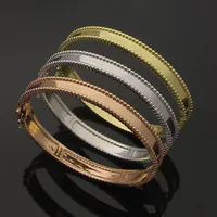 2022 Bracelete de casamento de casal de moda para homens Mulheres Classic Signature Bracelet Designer Luxury Luxury Fours Clover Bracelets Jewelry