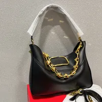 Diseñadores de lugo de estilo mochila Bolsas de colgajo de moda Bolsas para mujeres acolchadas Cadena de oro Crobody Crobody Hages carteras negras