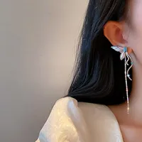 Dangle żyrandol koreański purpurowy kryształowy motyl kroplowe kolczyki kobiety młode modne imitacja Pearl Tassel łańcuch uszy biżuteria dar