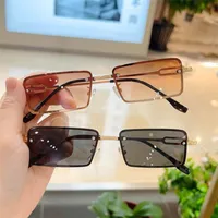 نظارة شمسية مصممة العلامة التجارية مستطيل نظارات أشعة الشمس الرجعية البساطة النظارات المضادة للأحراف المنظورات الجوفاء المعابد