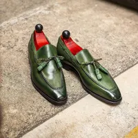 Nuevos zapatos de vestido de borla verde zapatillas de mocasillas para hombres mayores