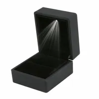 LED ILUMINADO Caja de regalo Anillo de arete Boda de joyas negras Luces de embalaje de joyería259p