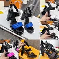 Designer Sandals Slifori femminili Star Trail Sandal Filla abbellita con zip pantofole Piatta