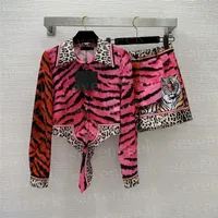 Леопардовые шаблоны рубашки шорты комплекты для женщин дизайнерский стиль леди с длинным рукавом футболка повседневная свободная короткая брюки двух частей