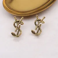 Simple r￩tro 18K Gold plaqu￩ de luxe de luxe Designers Lettres Clip Clip Cha￮ne g￩om￩trique Femmes c￩l￨bres Femmes Tassel Crystal Rignestone Pearl Oreille de mariage Jewerlry