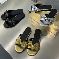 Zapatillas de sandalias Cagole sandalias cagole en black arena de campos de pasas modelos de moda de moda de moda blogueros de moda y celebridades con el mismo sandale