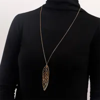 Pendant Necklaces Fashion Exquisite Simple Forest Leaf Tassel Necklace Elegant Temperament Creative Long Sweater Chain Ladies JewelryPendant