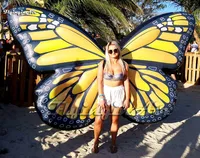 Gepersonaliseerd lopen opblaasbare vlindervleugelpodium Performance kostuum gele lucht blaast vlinderkleding op voor carnavalfeest en parade -evenement