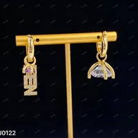Nuevos pendientes de perlas de oro aro para mujer lujos diseñadores colgante pernos pendientes joyería de moda niña letras F pendiente boda d2204231z