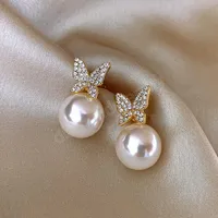 Moda coreana Exquisito Pendientes de perlas Pendientes para mujeres Temperamento de mariposa Pendientes Elegantes Joyas de boda