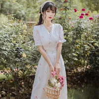 Vestidos de fiesta mujeres francés retro pequeño vestido de manga fresca verano verano cuello hueco jacquard bordado primer amor