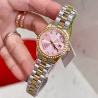 Luxo Gold Mulheres Assista Top Brand Brand 28mm Designer Relógios Diamond Diamond Lady para Womens Valentine's Christmas's Day Day Gift Stoneless Steel Band Clock
