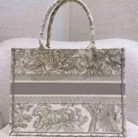5A bolsa de bolsa top bordado tigre de luxo grande marca de grande capacidade bolsa de compras com um ombro de ombro de viagem de flores de dupla face