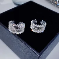 2022 Europese en Amerikaanse mode Luxe Volledige Diamond Ring Dames Sieraden om liefhebbers te verzenden naar feest sfeer, veelzijdig temperament, koningin niet vervaagt