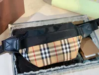 최신 Stlye 유명한 그리드 허리 가방 Bumbag 크로스 바디 패션 남성 안장 여성 어깨 가방 부랑자 허리 가방 상자 크기 32x16.5cm의 최고 품질