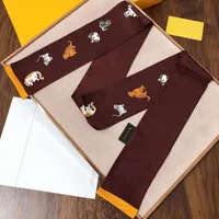 Novo designer de lenço de alta qualidade Fashion Fashion Ladies Handbag Felfs Letra Carta de seda Tamanho 8x120cm