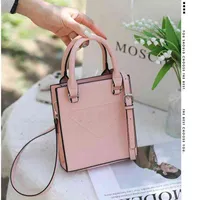 حقيبة أزياء 70 ٪ من متجر المصنع على الإنترنت حقيبة المرأة 2022 الصيف الأزياء الجديدة تنوعا تنقش الكتف واحد الرسول حقيبة اليد UU83