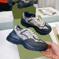 2022 مصمم أحذية رياضية Rhyton أحذية غير رسمية منصة جلدية منصة الرجال للنساء أحذية الأب.
