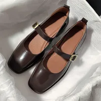 Rimocy Vintage Kare Ayak Patent Deri Ayakkabı Kadın Ayak Bileği Kayışı Düşük Topuk Mary Jane Ayakkabı Kadın Koyu Kahverengi Sığ Pompalar 220325