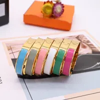 Ny emalj Bangle Rainbow Letter Buckle Armband Woman Design Armband för man Kvinnor älskar smycken smycken Multicolor Valfritt med originallåda