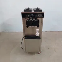 Trois saveurs Machine de crème glacée douce en acier inoxydable vertical pour boutiques de boissons froides