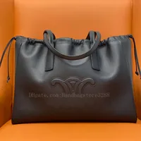 CC CABAC TRIOMPHE TOTA PAGS LÄDER HANDSVÄGSSKRUFTER Luxury Shopping Bags Woman Lady High Quality Shoulder Crossbody Fashion Cohide New Style Purses