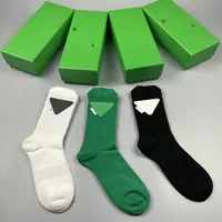 Men Triangle Pattern Leges Solid Color Sock Socha Unissex Meias de basquete ao ar livre com caixa de presente 3 pares