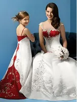 Vintage wit en rood een lijn trouwjurk borduurbordbrideel jurken 2022 open rug gotische bruid jurken lange trein plus size mantel de mariiee