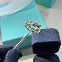 Hi Yiyang Qianxi same bilateral knot ring men&#039;s and women&#039;s double row plated 18K color gold rose diamond