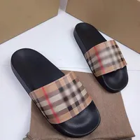 2022 pantofole Parigi cuciture da uomo pantofole da donna pannelli estivi sandali in inglese sandals spiaggia le donne a infrasoli moccillati slittatore a quadri di casa 35tv#