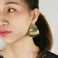 Hoop Huggie Wide Alloy Chunky Earring for Women 2022 큰 금속 명세서 귀여운 독특한 디자인 큰 패션 트렌드 Jewelryhoop