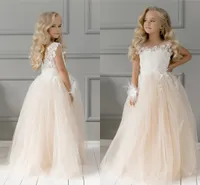 Champagne Flower Girl Dresses White Lace Appliques Cap Tulle Tulle Long Kids Party Completions Birthdays Wears Wears per Abito da spettacolo per bambini Mc2301